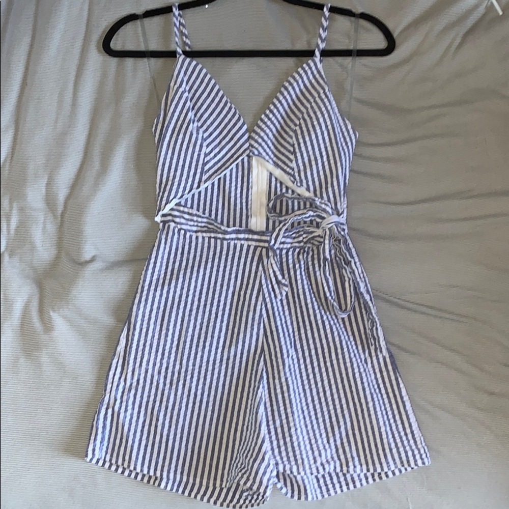 Cut Out Romper 💙